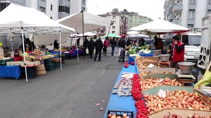 Pazarlarda sadece gıda ve temizlik ürünlerinin satışı yapılıyor