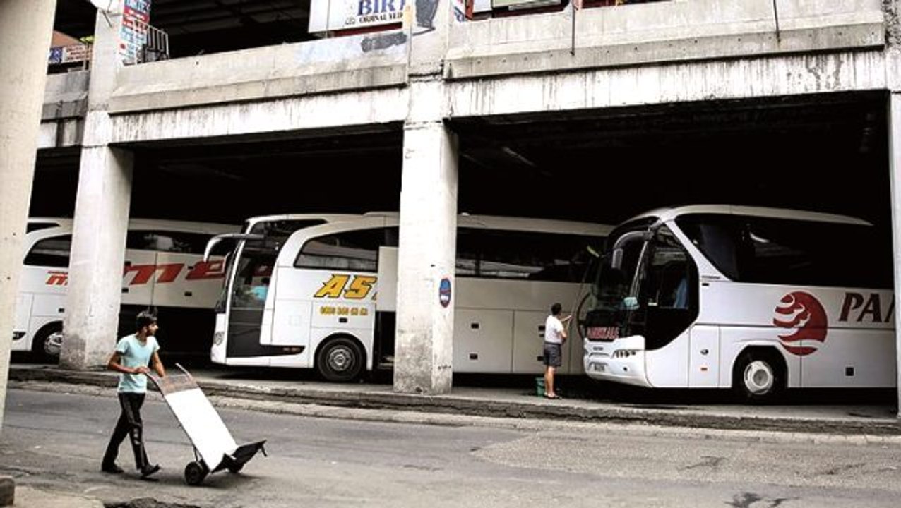 Son dakika: İstanbul Valisi Yerlikaya: Bugün 17.00 itibariyle otobüsle şehir dışına çıkışlar durdurulmuştur