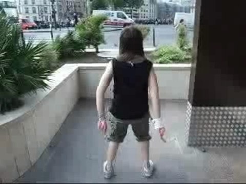 Tecktonik Lektra danseuse d'electro