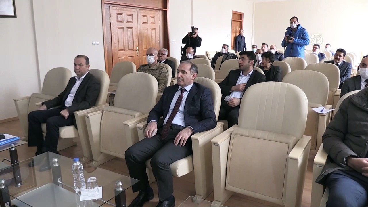 Vali Türker Öksüz, Pandemi Koordinasyon Kurulu Toplantısı'nda 'evde kalın' çağrısı yaptı - KARS