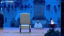 La preghiera del Papa solo a San Pietro nei giorni della pandemia