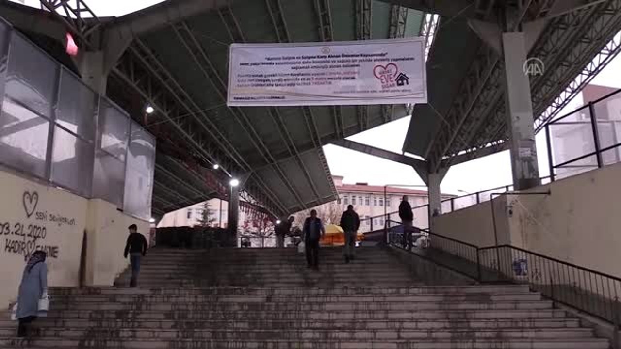 Zabıta ekipleri pazar yerini denetledi