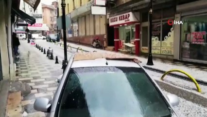 Malatya’da dolu yağışı etkili oldu, yollar beyaza büründü