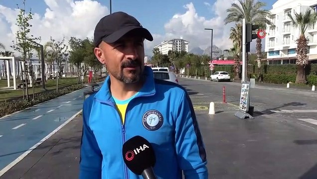 Dünyaca Ünlü Konyaaltı Sahili Yasak Sonrası Sessizliğe Büründü