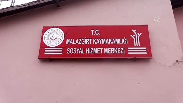 Malazgirt'te Vefa Sosyal Destek Grubu yaşlı ve hastaların yardımına koşuyor