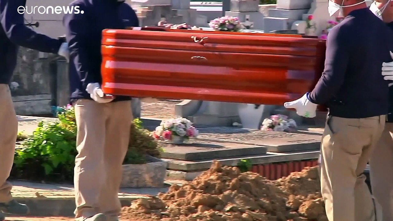 Spagna piegata dal Covid-19: 832 morti nelle ultime 24 ore, 5.694 decessi complessivi