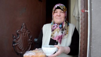 Yaşlılara Çorba Yapıp, Kapı Kapı Dağıttı