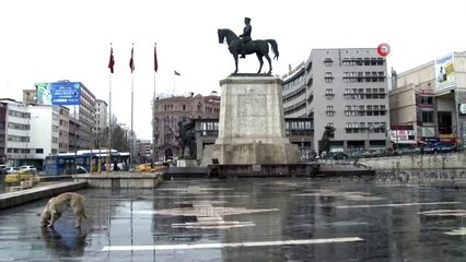 Ankara'da Korona etkisi: Meydan, cadde, sokak ve parklar boş kaldı
