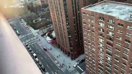 Emotional moment New Yorkers applaud frontline coronavirus care workers