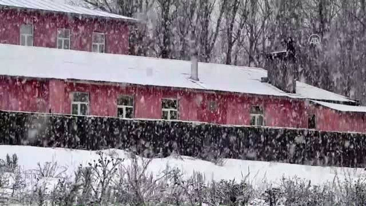 Sarıkamış kar yağışıyla beyaza büründü