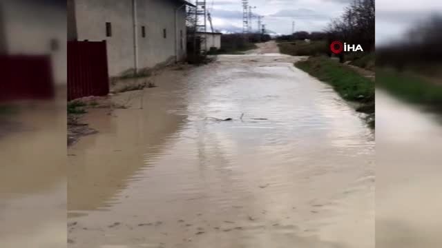 Akçadağ'da sağanak ve dolu yağış sele neden oldu
