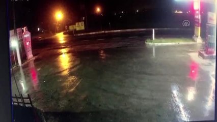 Trafik kazası güvenlik kamerasınca kaydedildi