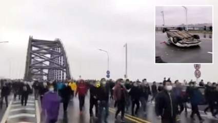 Çin'in Vuhan kentinde karantinanın bitmesini isteyen halk isyan çıkardı, polise saldırdı
