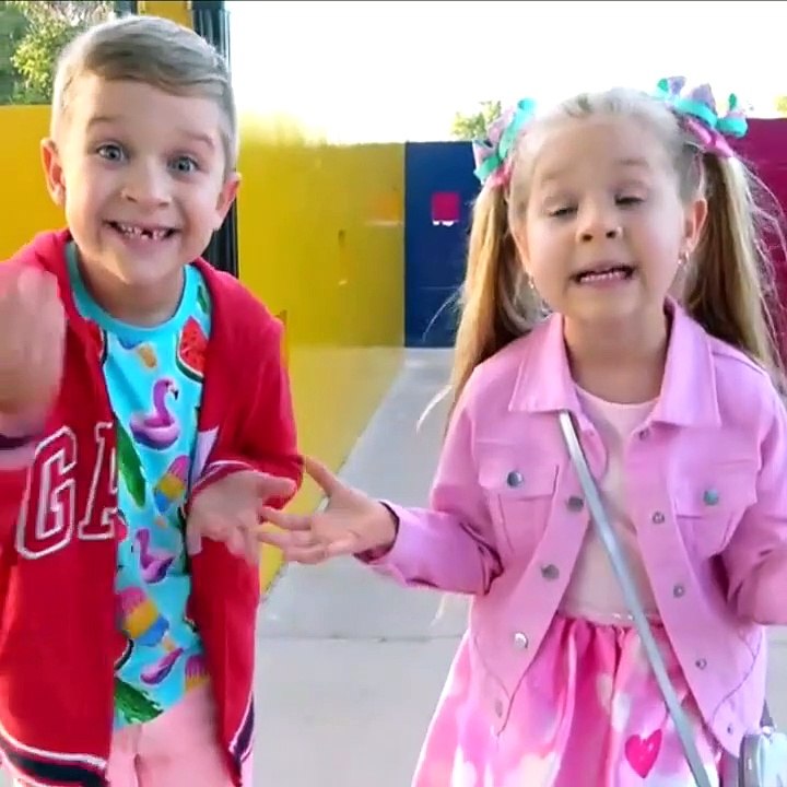 Alena And Roma - Family Fun At The Children's Museum