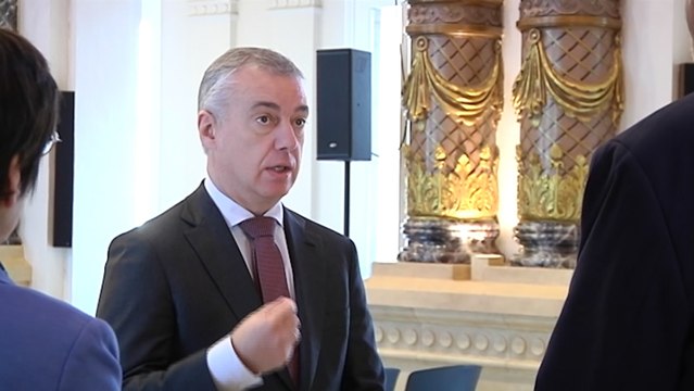 Urkullu visita centro de coordinación de la Ertzaintza y Policía Municipal