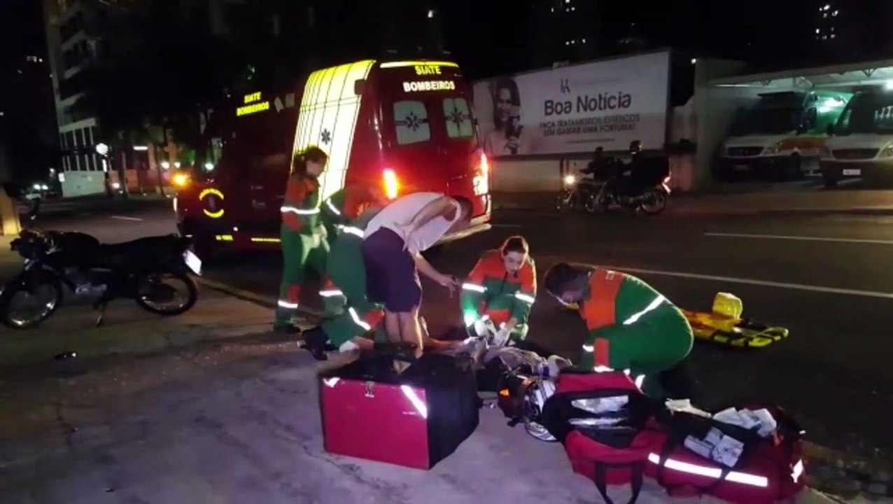 Acidente entre carro e moto é registrado na Rua Minas Gerais