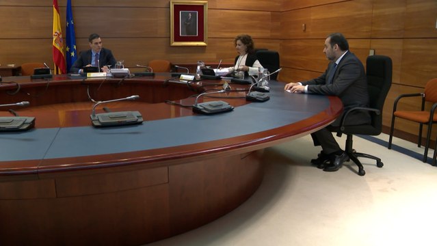 Sánchez preside la reunión del Consejo de Ministros extraordinario