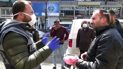 Polis ekipleri Yüksekova'da sokak sokak dolaşıp vatandaşları uyardı