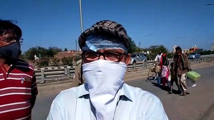 औरैया में कंटेनरों में भरकर राहगीर जा रहे गंतव्य