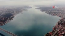 İstanbul Boğazı sessizliğe büründü, azalan gemi trafiği drone ile görüntülendi