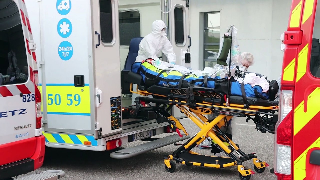 Covid-19 : douze patients quittent Mercy pour gagner Bordeaux