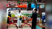 VIRAL! Dua Warga Belanja Pakai APD di Supermarket