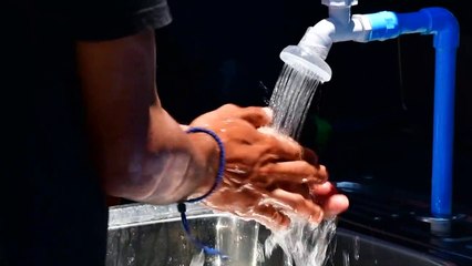 محطة متنقلة لغسل اليدين في كوستاريكا في مواجهة كورونا