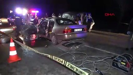 Otomobil ile hafif ticari araç çarpıştı: 4 ölü, 4 yaralı