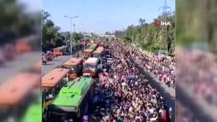 Hindistan'da evine dönmek isteyen binlerce işçi, otobüs terminalinde bekletildi