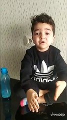 Evde bunalan minik çocuk: Ben sizin yüzünüzden dışarı çıkamıyorum