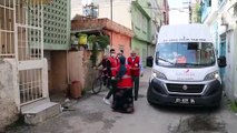 Türk Kızılayı, 65 yaş ve üzeri ihtiyaç sahiplerine gıda ve temizlik kolisi dağıttı - ADANA