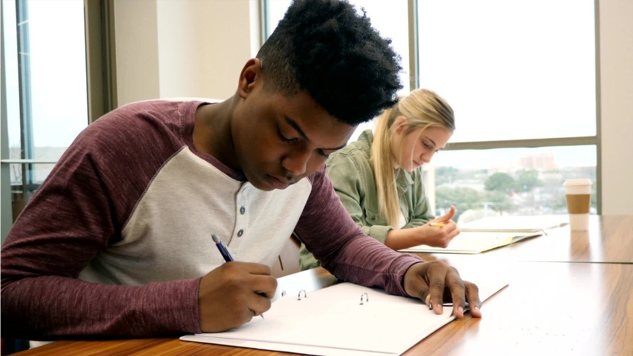 Colleges Extend Decision Deadline Due To Coronavirus