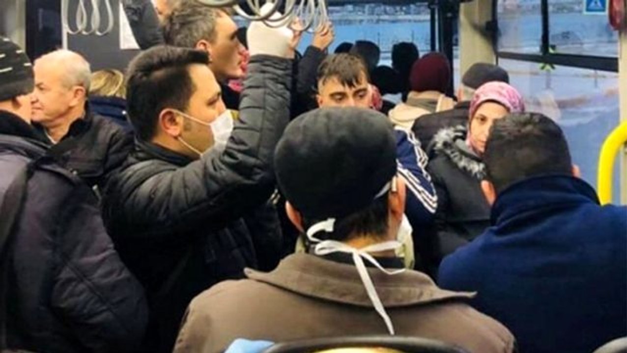 İBB, koronavirüs tedbirleri döneminde tıklım tıklım dolu olan otobüs için "Planlanmış bir hareket" dedi