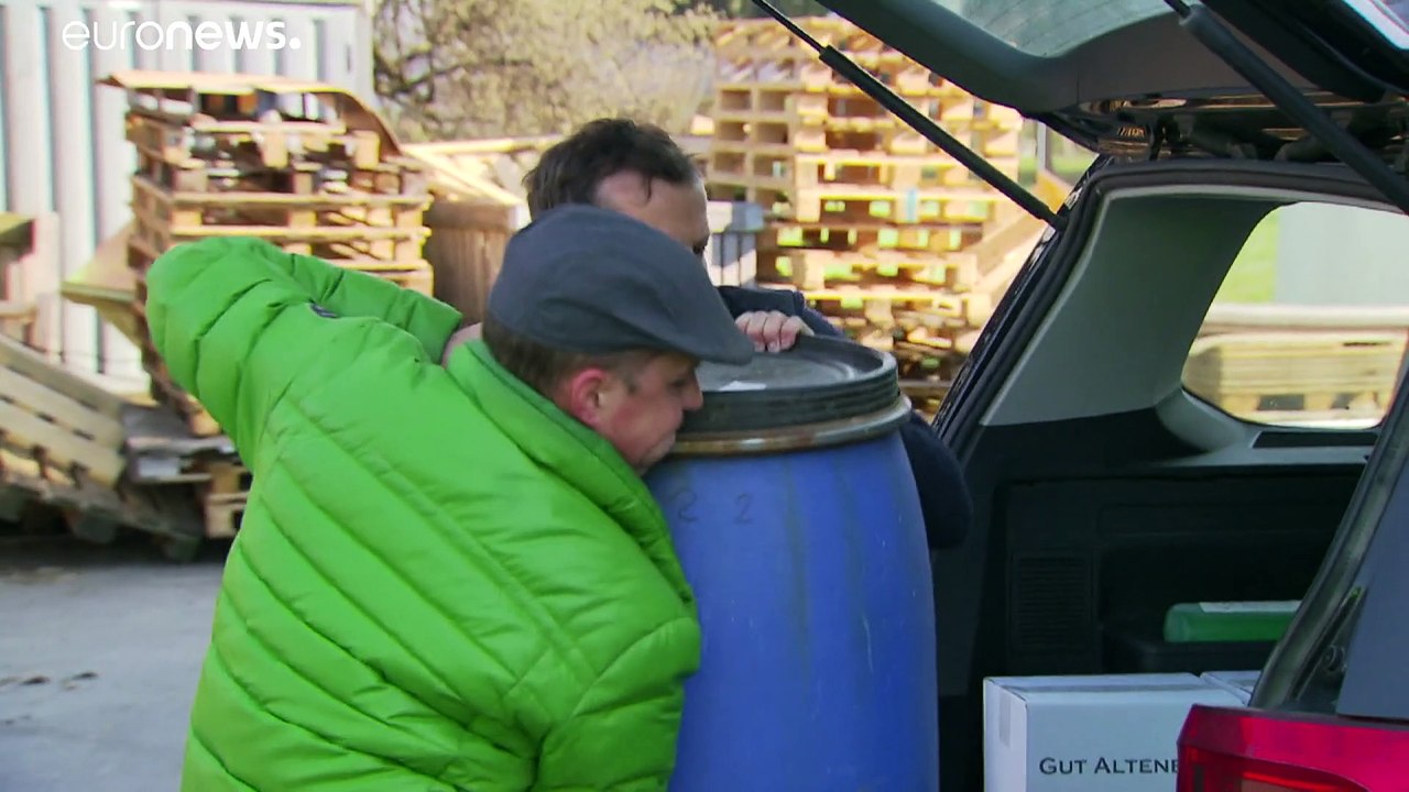 Hochprozentige Hilfe: In Lustenau wird aus Schnaps Desinfektionsmittel