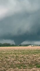 Un habitant de l'Arkansas filme une énorme tornade