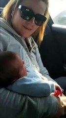 A emoção de uma enfermeira ao conhecer o sobrinho pela janela