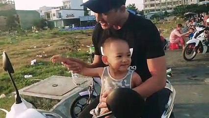 Con trai Lương Thế Thành đi thả diều