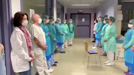 Spain Doctors ने Om Mantra और Satnam Waheguru का किया जाप VIRAL VIDEO | Boldsky