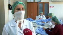 İzmir’de usta öğreticiler, sağlık çalışanları için maske üretiyor