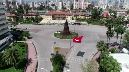 Şehirler arası yolculuğun yasaklanmasının ardından Adana Garı'da kapatıldı
