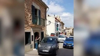 En un pueblo de Mallorca hacen una fiesta en plena cuarentena contra el coronavirus