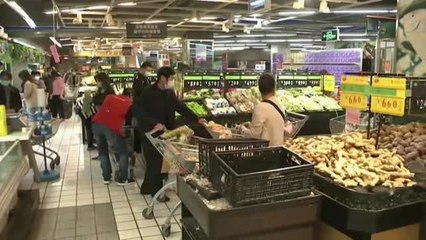 La OMS asegura que el virus no se transmite a distancia por el aire