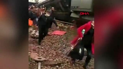 Çin'de yolcu treni raydan çıktı Yaralılar var