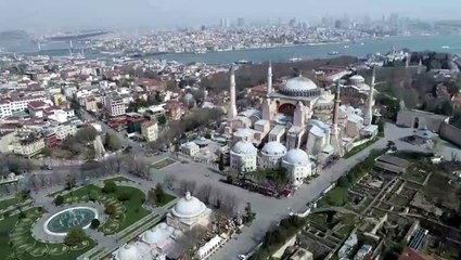 Tarihi Sultanahmet Meydanı tarihin en sakin günlerini geçiriyor
