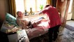 Coronavirus: une infirmière de soins à domicile et son patient de 91 ans