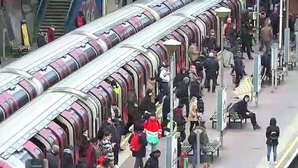 London Underground busy despite lockdown