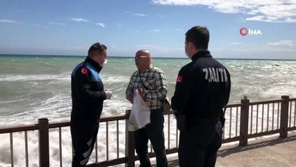 Erdemli Belediyesi zabıta ekiplerinden vatandaşlara 'evde kal' uyarısı