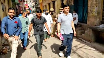 लॉकडाउन के बीच ग्राहक बनकर बाजार पहुंचे DM और SSP, नहीं पहचान पाए दुकानदार और कर बैठे ये बड़ी गलती