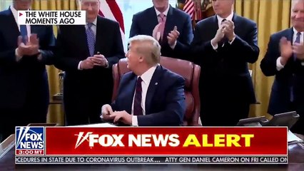 Trump montre comment propager le Coronavirus