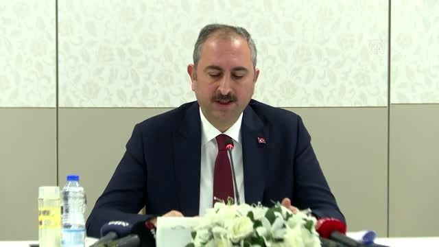 Adalet Bakanı Gül: Bugünden itibaren cezaevlerinde görev yapan personel izole edilen yerlerde...
